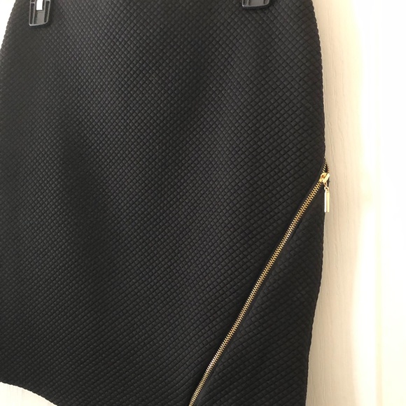 Kensie 17” Black Zippered Short Skirt Size Small - Picture 3 of 6